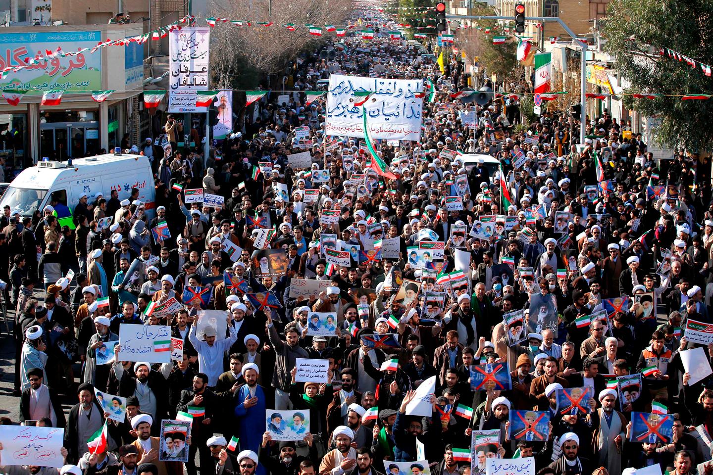 Iran : Les Manifestations Exacerbent Les Tensions Politiques