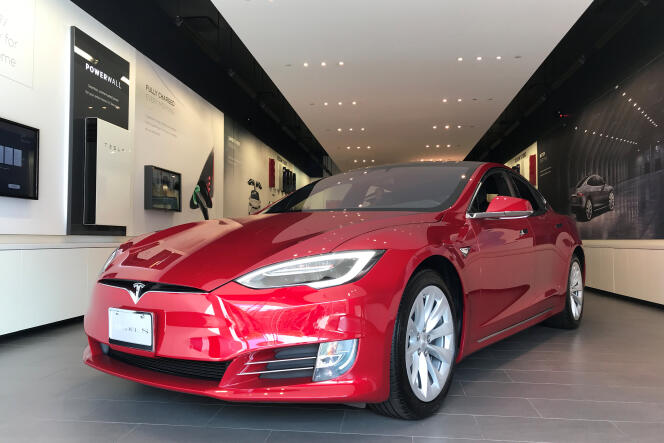 Une Tesla à Los Angeles.