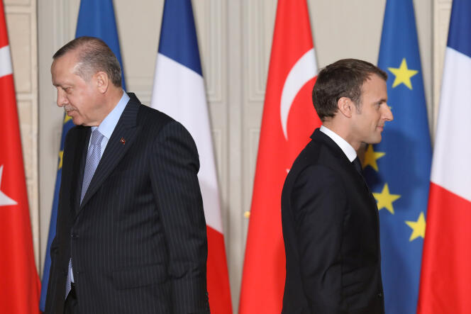 Le président Erdogan était reçu vendredi à Paris, à un moment où la Turquie est de plus en plus isolée sur la scène internationale.