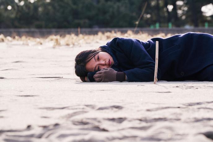 Seule Sur La Plage La Nuit Divagations Melancoliques Autour D