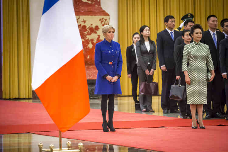 Brigitte Macron et Peng Liyuan, l’épouse du président chinois.