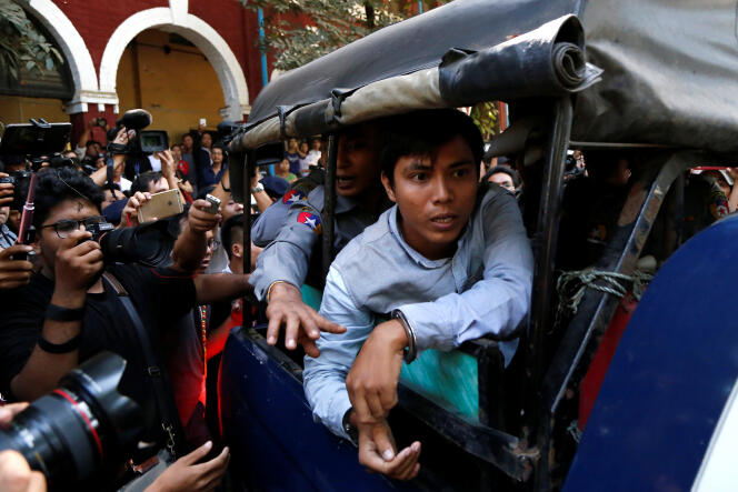 Le journaliste de l’agence de presse Reuters Kyaw Soe Oo arrive au tribunal de Yangon, en Birmanie, le 10 janvier.