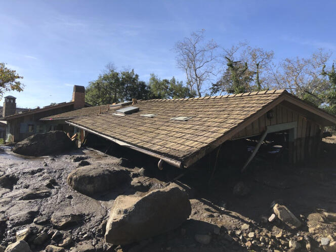 Les coulées de boue du 10 janvier ont enseveli certaines maisons jusqu’au niveau de la gouttière, à Montecito, dans le sud de la Californie.