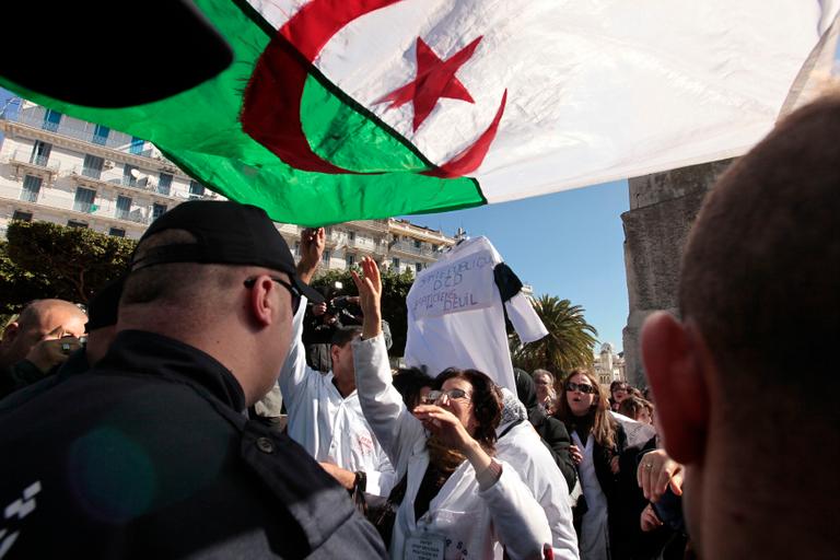 RÃ©sultat de recherche d'images pour "travailleurs algÃ©riens manifestation"