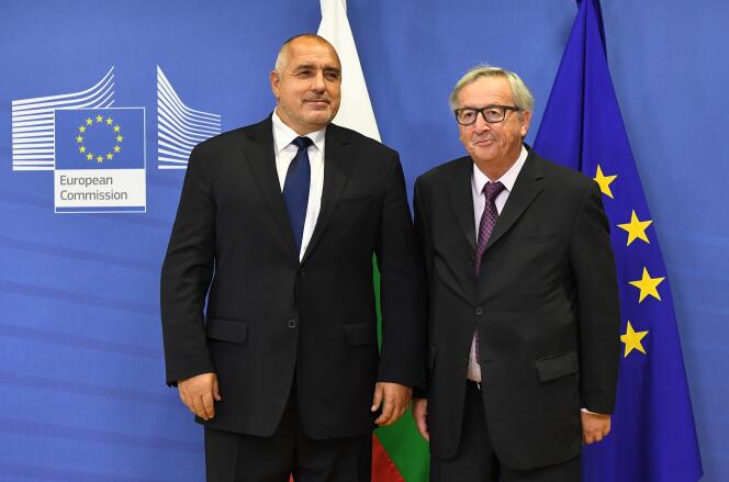 Le premier ministre bulgare, Boïko Borissov (à gauche), au côté du président de la Commission européenne, Jean-Claude Juncker, à Bruxelles, en novembre 2017.