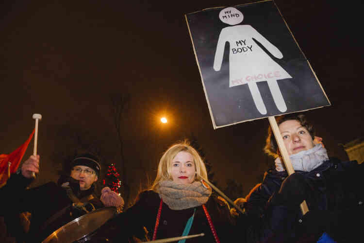 Agnieszka et Anna : « Nous avons participé à toutes les manifestations organisées pour le droit à l’avortement depuis que le débat existe en Pologne. Les femmes doivent être traitées comme des citoyennes à part entière, avec le même respect que les hommes. »