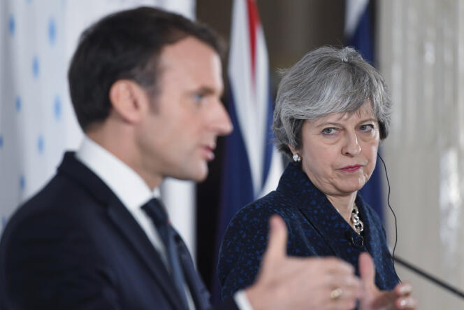 Theresa May et Emmanuel Macron lors de leur conférence de presse commune à Camberley (Surrey), le 18 janvier.