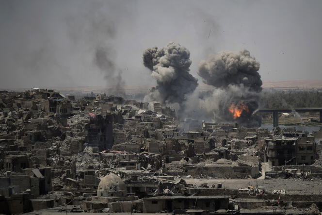 Bombardeo de posiciones del EI en Mosul en julio de 2017.