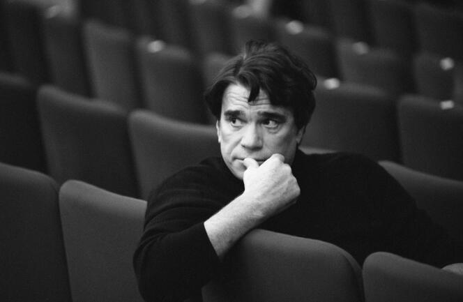 Bernard Tapie, lors d’une répétition de la pièce « Vol au-dessus d’un nid de coucou », au Théâtre de Paris, en octobre 1999.