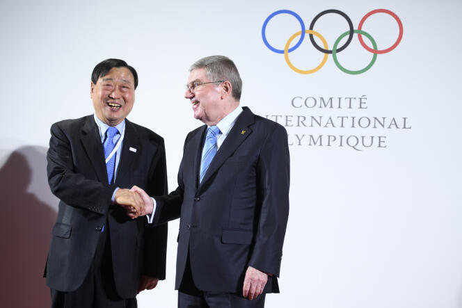Le président du Comité international olympique, Thomas Bach, et Lee Hee-beom, président de Pyeongchang 2018, à Pully, près de Lausanne (Suisse), le 20 janvier 2018.