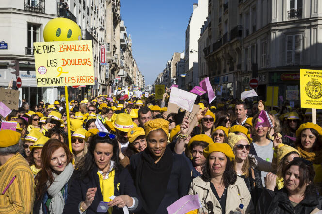 Une manifestation à Paris pour la reconnaissance de l'endométriose, une maladie touchant de nombreuses femmes.