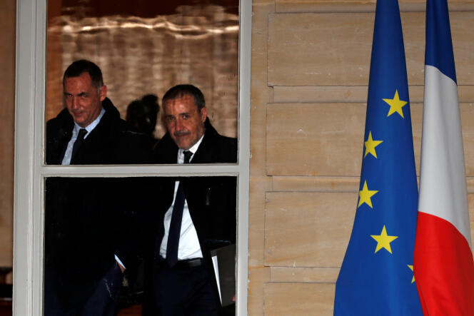 Gilles Simeoni, président du conseil exécutif de Corse, et Jean-Guy Talamoni, président de l’Assemblée de Corse, à Matignon, lundi 22 janvier.