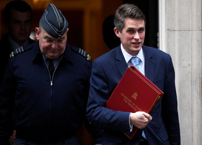 Le ministre de la défense britannique Gavin Williamsonà sa sortie du 10 Downing, à Londres le 23 janvier.
