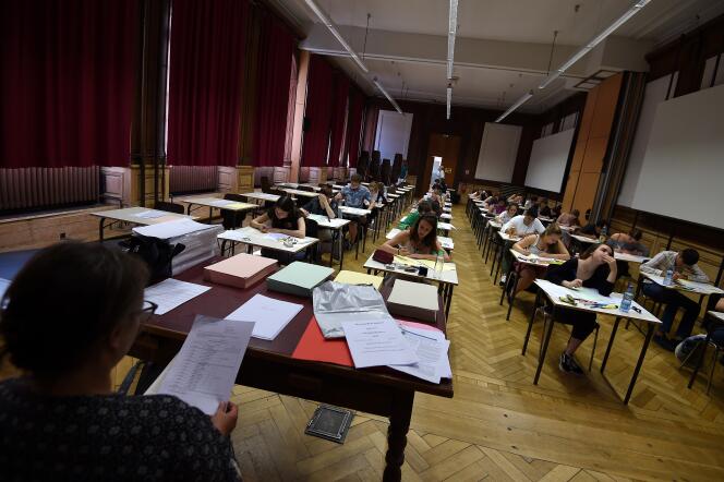 Des lycéens passent l’examen de philosophie du baccalauréat au lycée Fustel-de-Coulanges à Strasbourg, le 15 juin 2017.