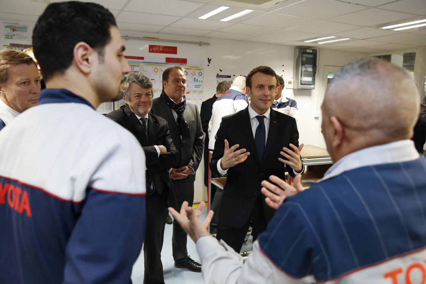 Chez Toyota à Onnaing, Macron salue le fer de lance du « made in France