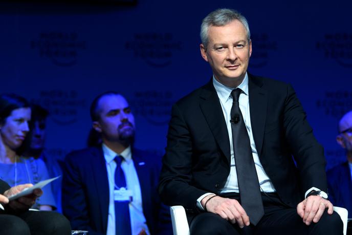 « Au final, les 10 % plus riches, qui détiennent déjà les deux tiers du total de l’assurance-vie et de l’immobilier hors résidence principale, disposent de 80 % des actions et obligations détenues par les ménages » (Le ministre de l’économie Bruno Le Maire à Davos, en Suisse, le 25 janvier).