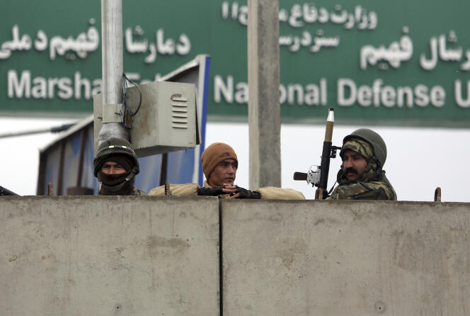 Des soldats de l’Armée nationale afghane, aux abord de l’Académie militaire Maréchal Fahim, à Kaboul, le 29 janvier.