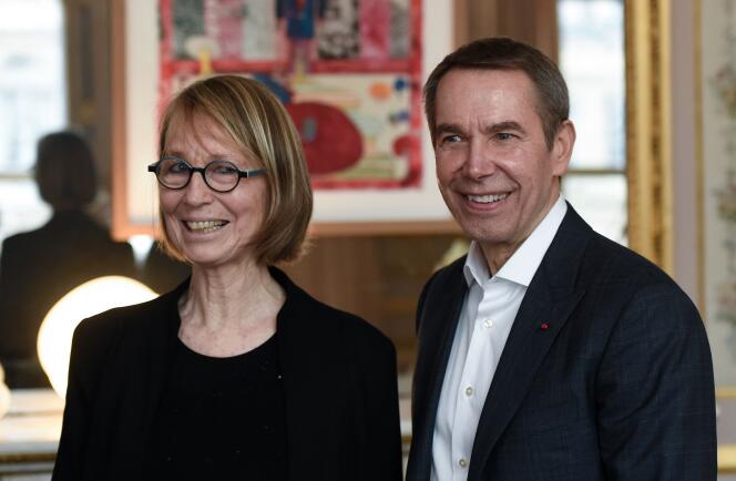 La ministre de la culture, Françoise Nyssen, et l’artiste Jeff Koons, à Paris, le 30 janvier 2018.