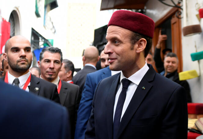 Emmanuel Macron dans la médina de Tunis, le 1er février.