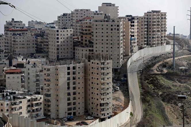 Le camp de réfugiés palestinien de Shuafat entouré du mur de séparation, à Jérusalem-Est, le 30 janvier.