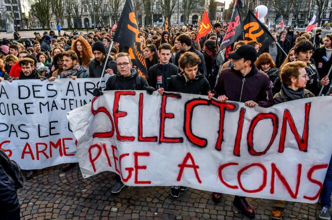 Dans la manifestation à Lille, le 1er février.