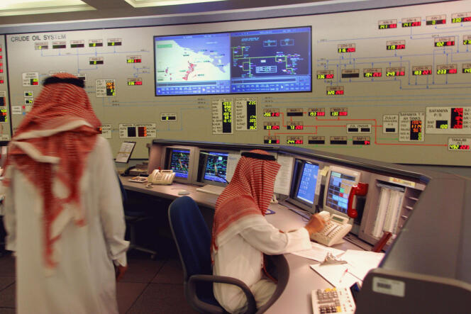 Un centre de contrôle des opérations d’Aramco, à Dammam, en Arabie saoudite, en 2015.