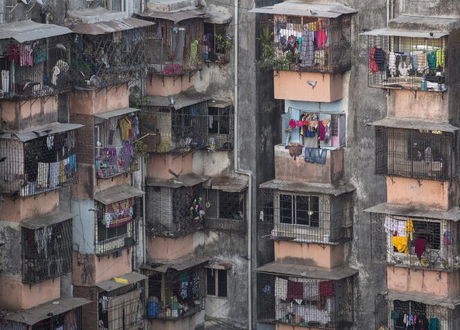 Un immeuble situé dans le bidonville de Dharavi à Bombay (Inde), le 18 mars 2015.