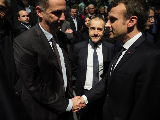 Poignée de mains avec les élus nationalistes Simeoni et Talamoni, le 7 février à Bastia.