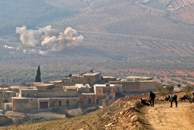 Des rebelles syriens, alliés de la Turquie, près du village d’Al-Mud, dans le nord-ouest de la Syrie, le 8 janvier.