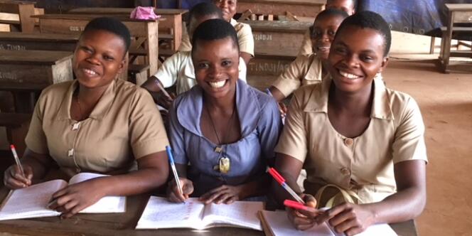 Des collégiennes dans un établissement de Tindji, au Bénin, en janvier 2018.
