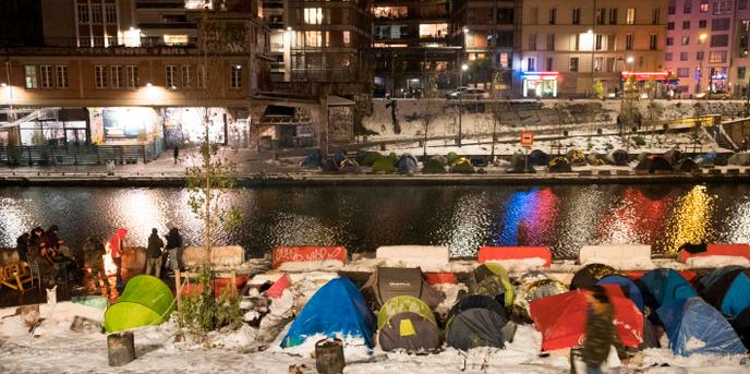 Des tentes abritant des régufiés afghans le 9 février à Paris, sur les berges du canal Saint-Martin.
