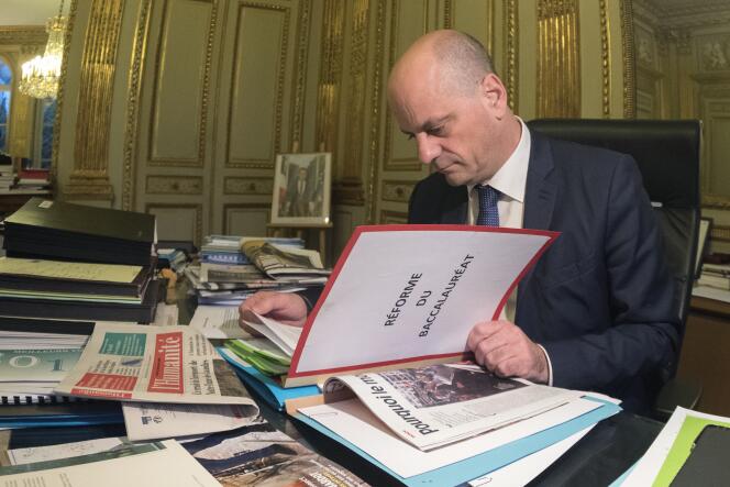 Le ministre de l’éducation nationale, Jean-Michel Blanquer, dans son bureau, le 18 janvier 2018.