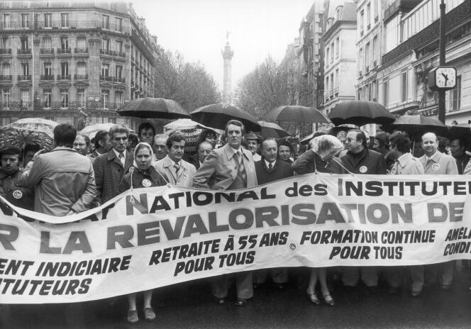 Guy Georges (au centre), lors d’une manifestation du Syndicat national des instituteurs, en mai 19777, à Paris.