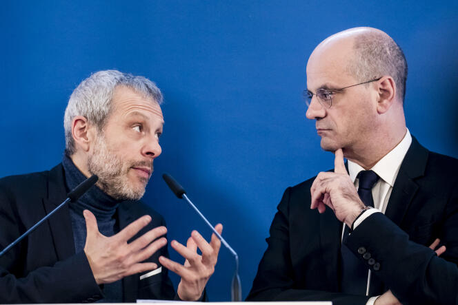 Le politologue Pierre Mathiot (à gauche) et le ministre de l’éducation, Jean-Michel Blanquer, à Paris, le 24 janvier.