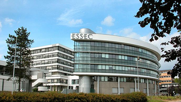 Trong số các công trình lớn khác, đô thị của Cergy đã phát động việc cải tạo và mở rộng khuôn viên Essec. Một trang web sẽ kết thúc vào năm 2022.