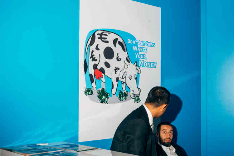 « Ne laissez pas les vaches gaspiller votre argent », lit-on sur l’affiche d’un salon à Hanovre, en novembre 2014.
