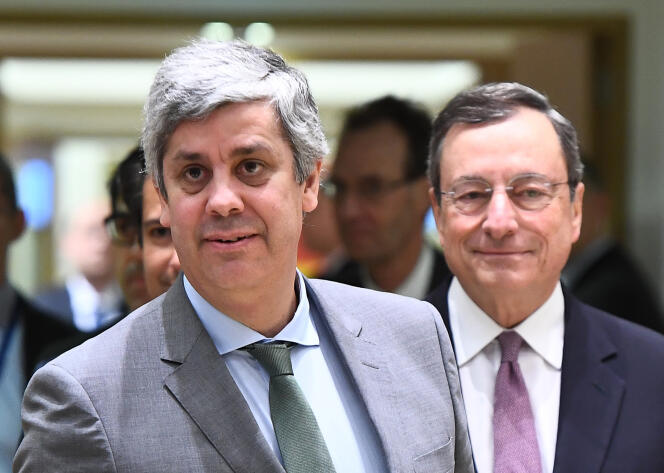 Le 22 janvier, Mario Centeno, ancien ministre des finances portugais, a présidé sa première réunion à la tête de l’Eurogroupe. Derrière lui, Mario Draghi, président de la BCE.