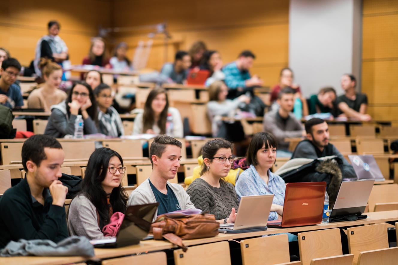 Les écoles de commerce à la merci d’un « bad buzz » en ligne