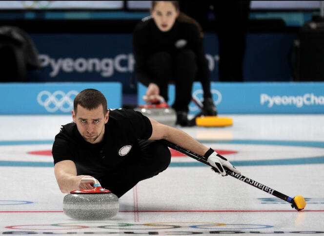 Le curleur russe Alexandre Krouchelnitski avait, avec sa femme, remporté le bronze au concours mixte de curling à Peyongchang.