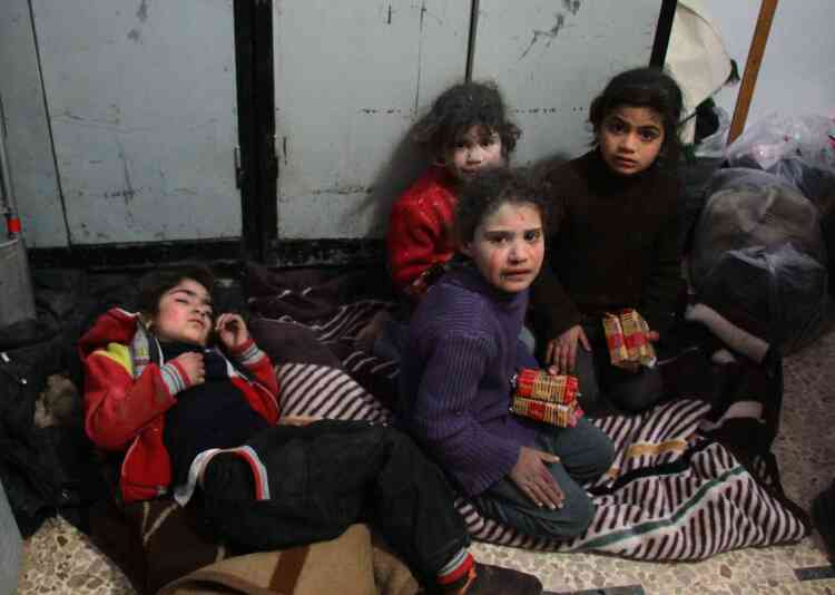 Des enfants dans un hôpital de fortune, dans le vilage de Mesraba, le 19 février.