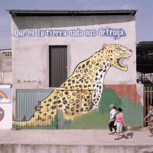 « Sur terre rien ne nous arrête », peut-on lire sur cette fresque située à Ciudad Hidalgo. Non loin de Tapachula, la ville mexicaine est un spot très fréquenté par les passeurs.