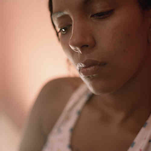 Gloria, 34 ans, est arrivée du Honduras il y a dix-sept ans. Elle gagne sa vie en se prostituant et n’a jamais légalisé sa situation. Ce qui lui a valu d’être renvoyée dans son pays d’origine, d’où elle est revenue.