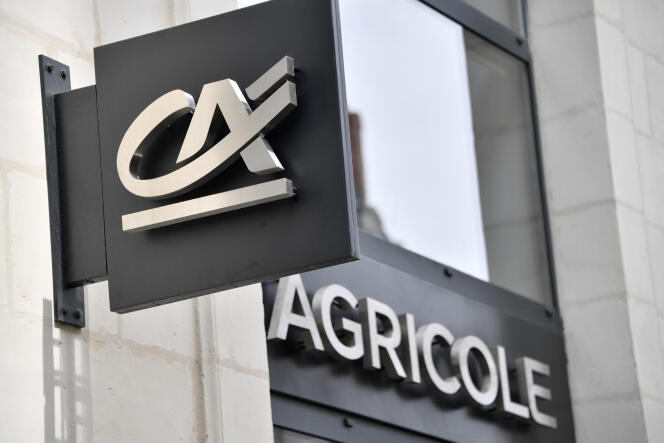 Devant une agence Crédit agricole à Nantes, en juin 2017.
