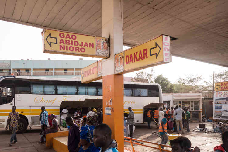 Bamako, vendredi 26 janvier. Notre gare de départ pour Abidjan est située à Faladie, un quartier de la capitale malienne. De cette gare, on peut rejoindre à moindre coût Dakar, Nouakchott ou encore Lomé.