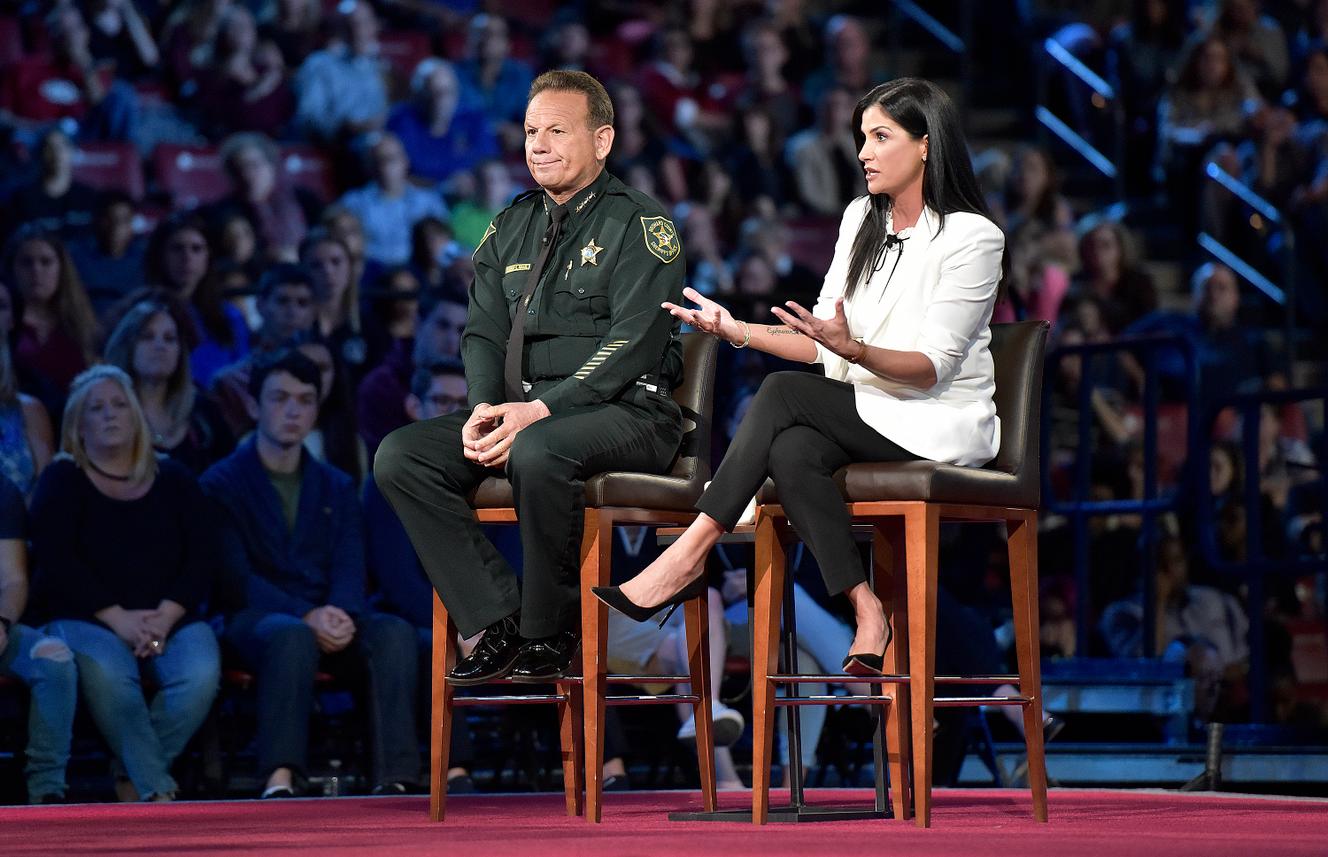 Dana Loesch durante il dibattito di mercoledì 21 febbraio trasmesso da cnn.