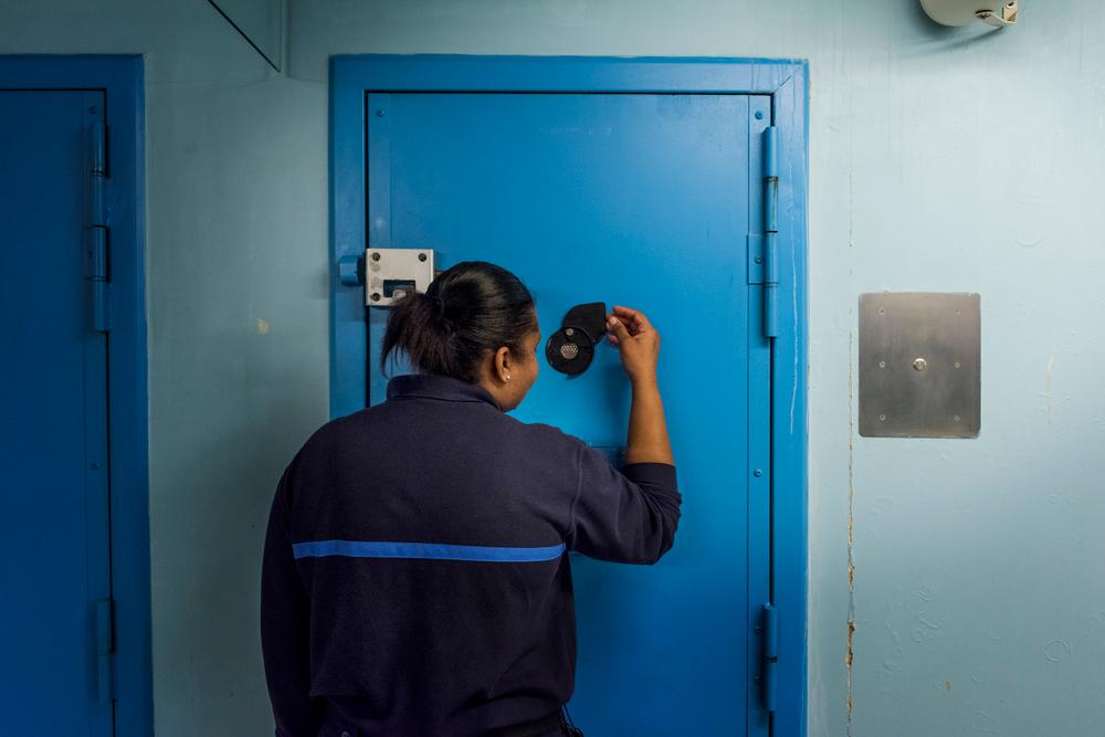 France: une surveillante de collège condamnée pour avoir couché avec un élève de 13 ans France: une surveillante de collège condamnée pour avoir couché avec un élève de 13 ans