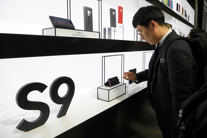 Samsung a présenté son nouveau mobile haut de gamme Galaxy S9 la veille de l’ouverture du Mobile World Congress de Barcelone, le 25 février.