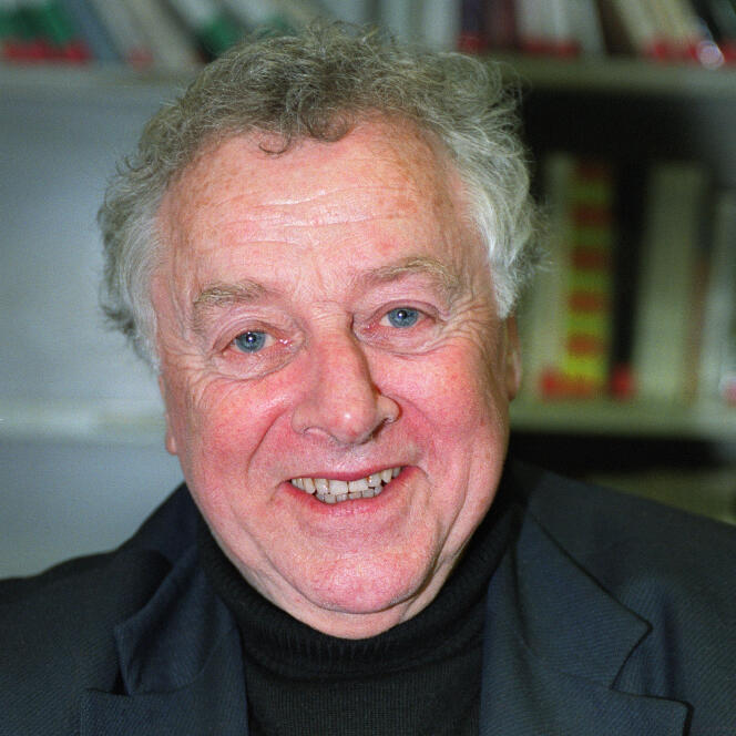 Portrait de l'historien Pierre Milza pris le 30 novembre 2002 à Sciences Po, à Paris.