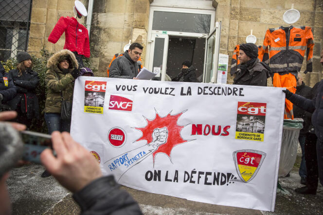 Rassemblement du personnel SNCF de la région Nouvelle Aquitaine, à Bordeaux, mercredi 28 février.