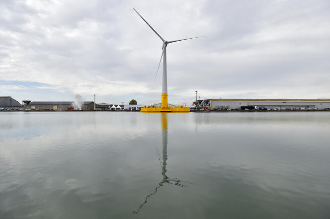 L’éolienne flottante du projet Floatgen, dans le port de Saint-Nazaire (Loire-Atlantique), en octobre 2017.